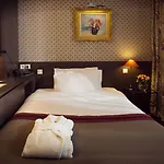 加蓬酒店 4*