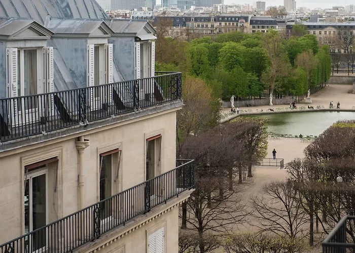 コンボン ホテル 4*