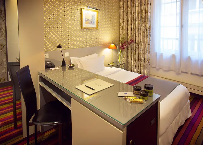 コンボン ホテル 4*